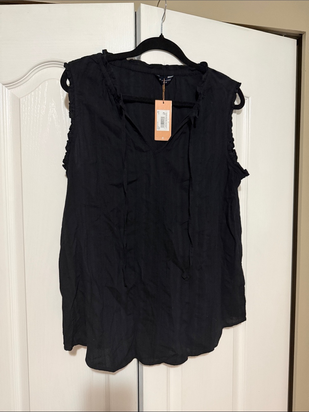 Denver Hayes Sleeveless Black Women's Top with Tie Neck NWT Med